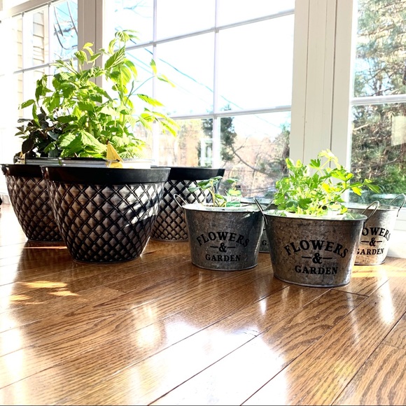 Beautiful set of 2 farmhouse shabby chic planters - Picture 3 of 7